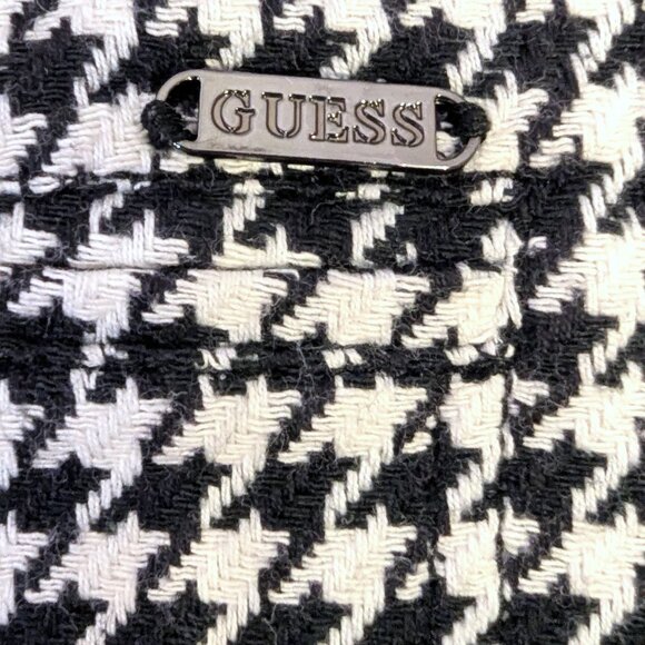 Y2K Guess | Low Rise Cuffed Hem Houndstooth Black & White Tweed Shorts | Size 29 - Picture 8 of 11